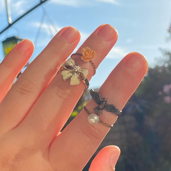 Set of 4 Forever 21 Rings - Picture 2 of 7